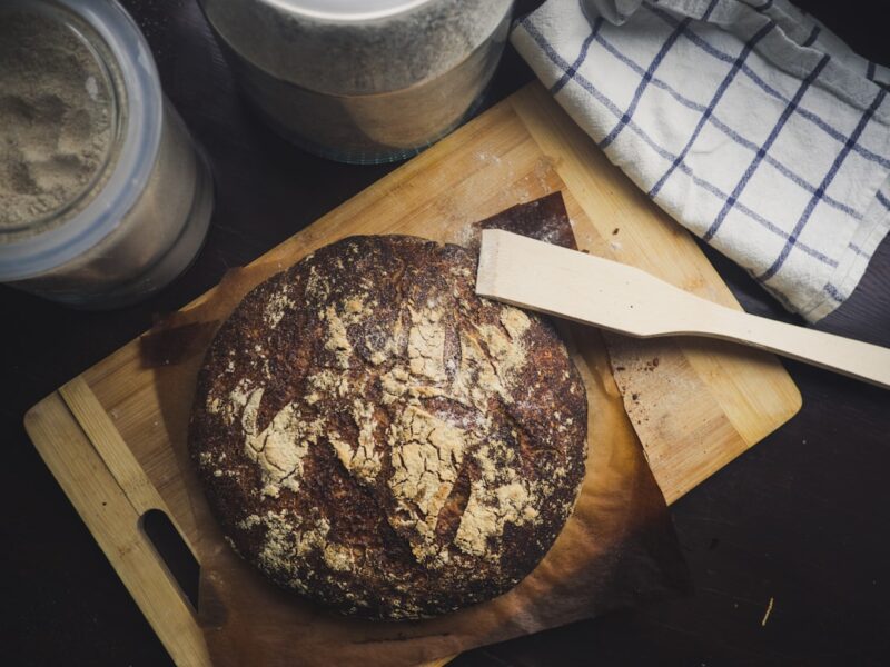 Photo sourdough cast iron dutch oven